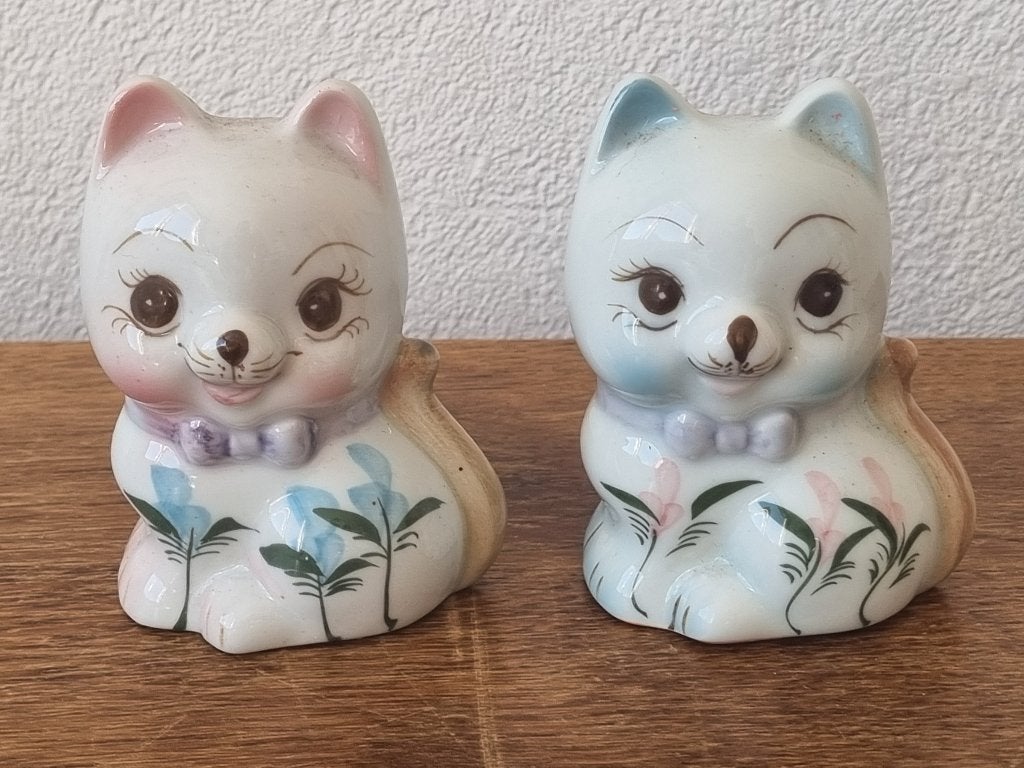2 Mooie Vintage Kat Poes Spaarpotjes Blauw en Roze Porselein, Verzamelen, Verzenden, Gebruikt, Steen, Aardewerk of Keramiek, Dier