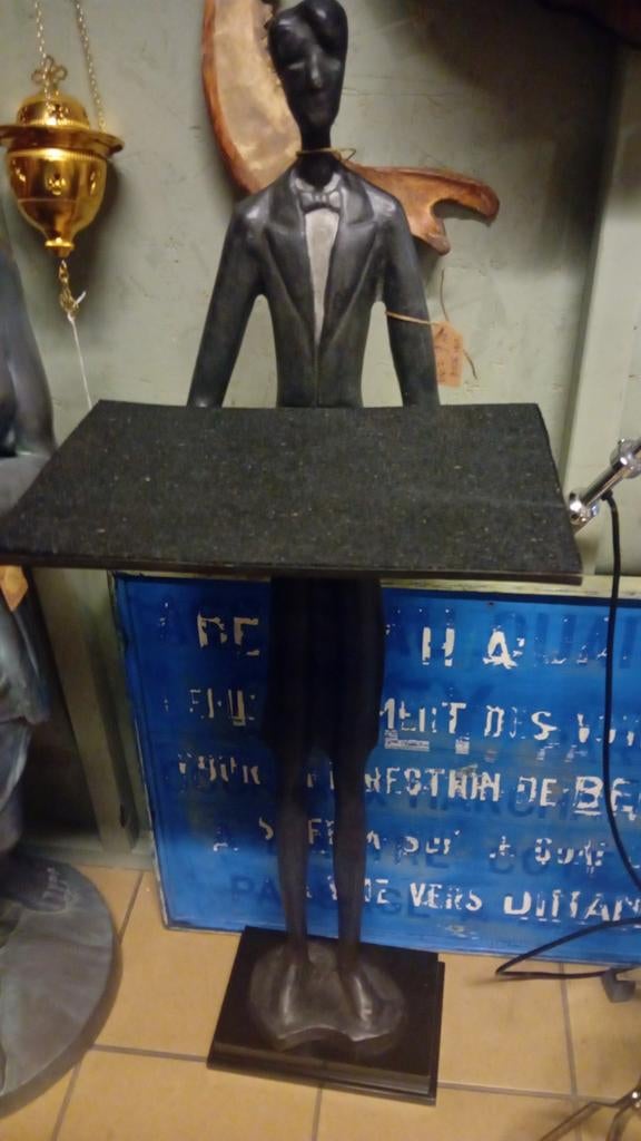 Bronzen beeld ober met dienblad, 23 kg nu slechts €275, Ophalen of Verzenden, Brons, Beeld, Bruin