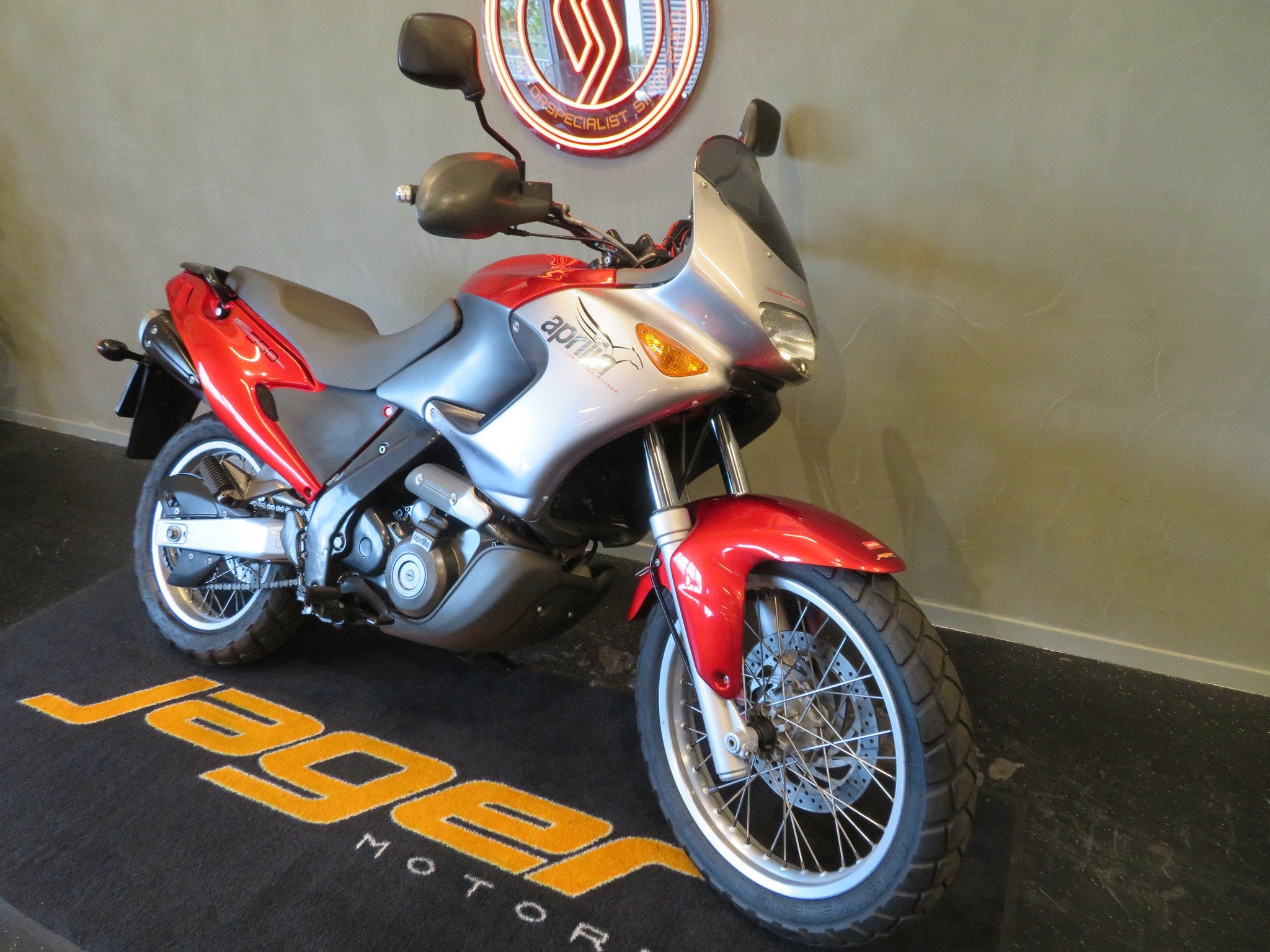 Aprilia PEGASO 650 I.E ZEER FRAAI! TOP CASE (bj 2001), Bedrijf, Enduro