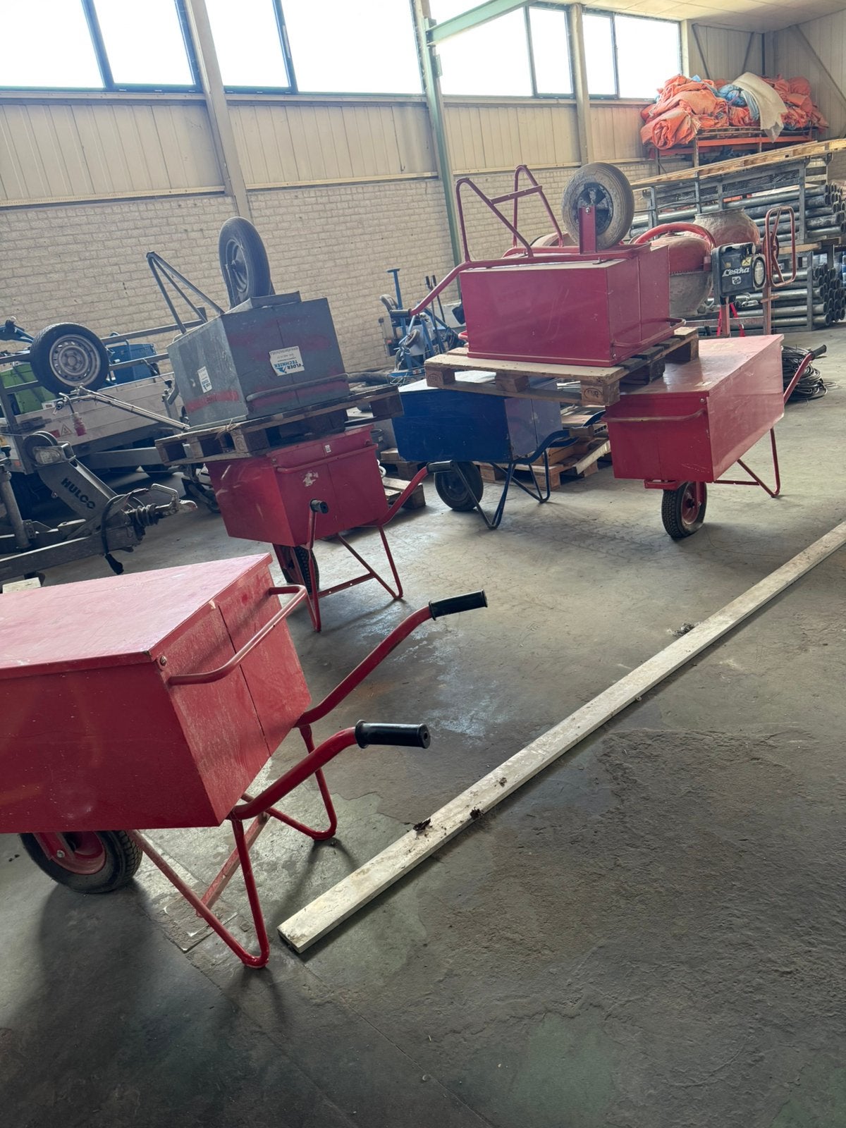 6x professionele afsluitbare gereedschap / bouwkruiwagen, 60 tot 80 liter, Ophalen, Gebruikt, Transportkar