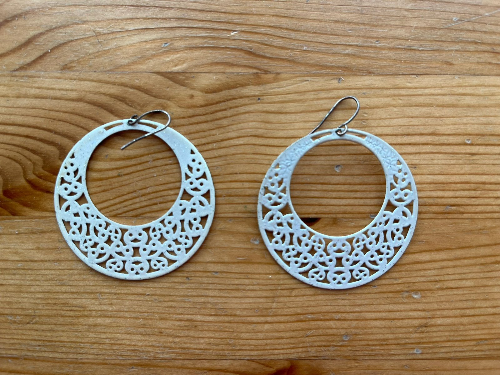 Witte elegante oorringen oorbellen, Overige materialen, Hangers, Ophalen of Verzenden, Zo goed als nieuw