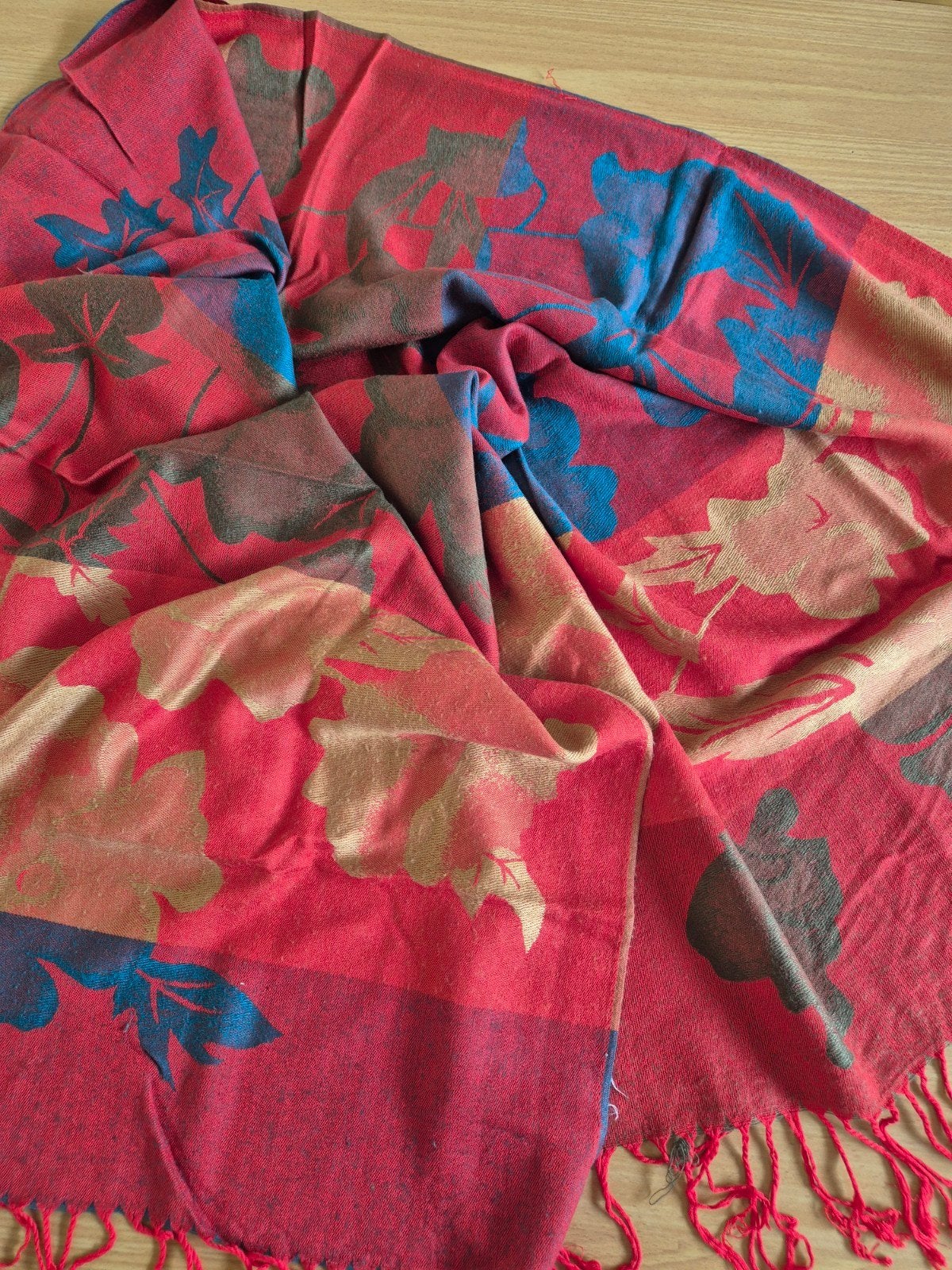 Kleurige sjaal, diep rood en petrol blauw bloemen patroon, Ophalen of Verzenden, Zo goed als nieuw, Maat 46/48 (XL) of groter