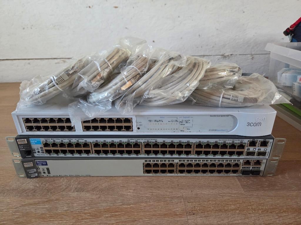 Netwerkswitches met server, Computers en Software, Netwerk switches, Gebruikt, Ophalen