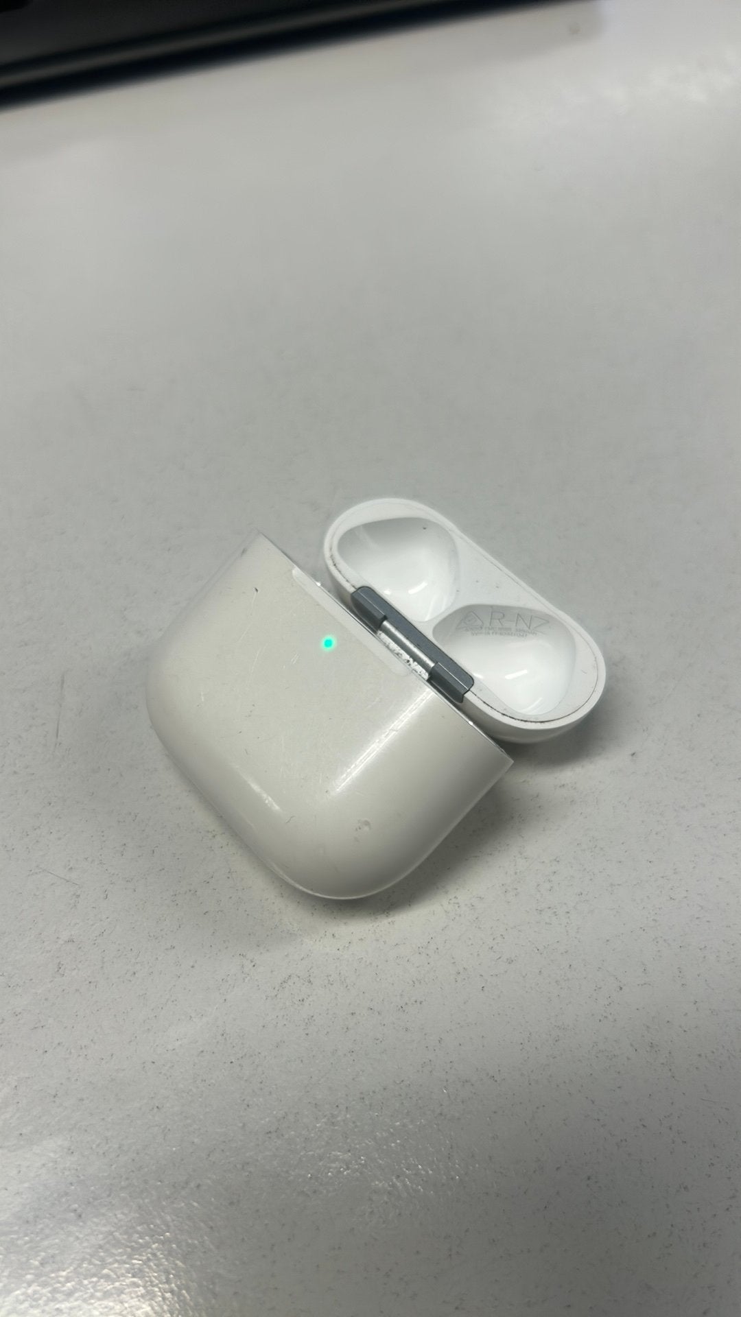 Oplaadcase voor Apple AirPods 4 Oplader Case A3058, Ophalen of Verzenden, Zo goed als nieuw
