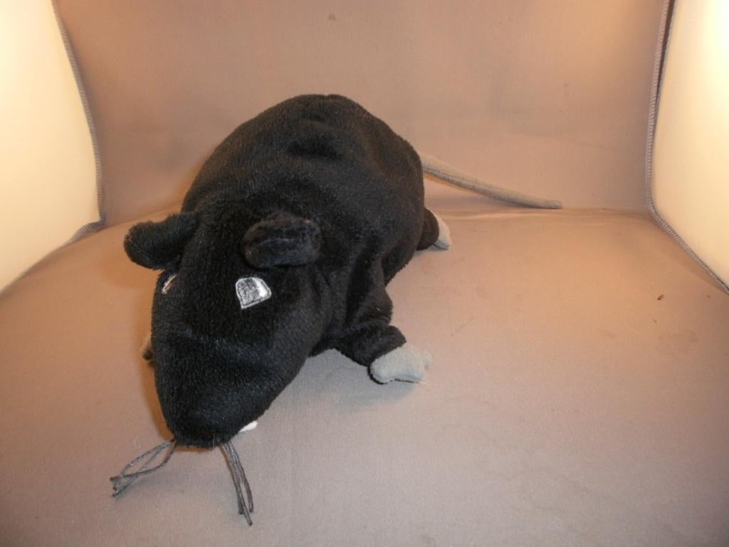 ikea rat zwart grijze staart poten velours 21cm staart 18cm, Ophalen of Verzenden, Zo goed als nieuw, Overige typen