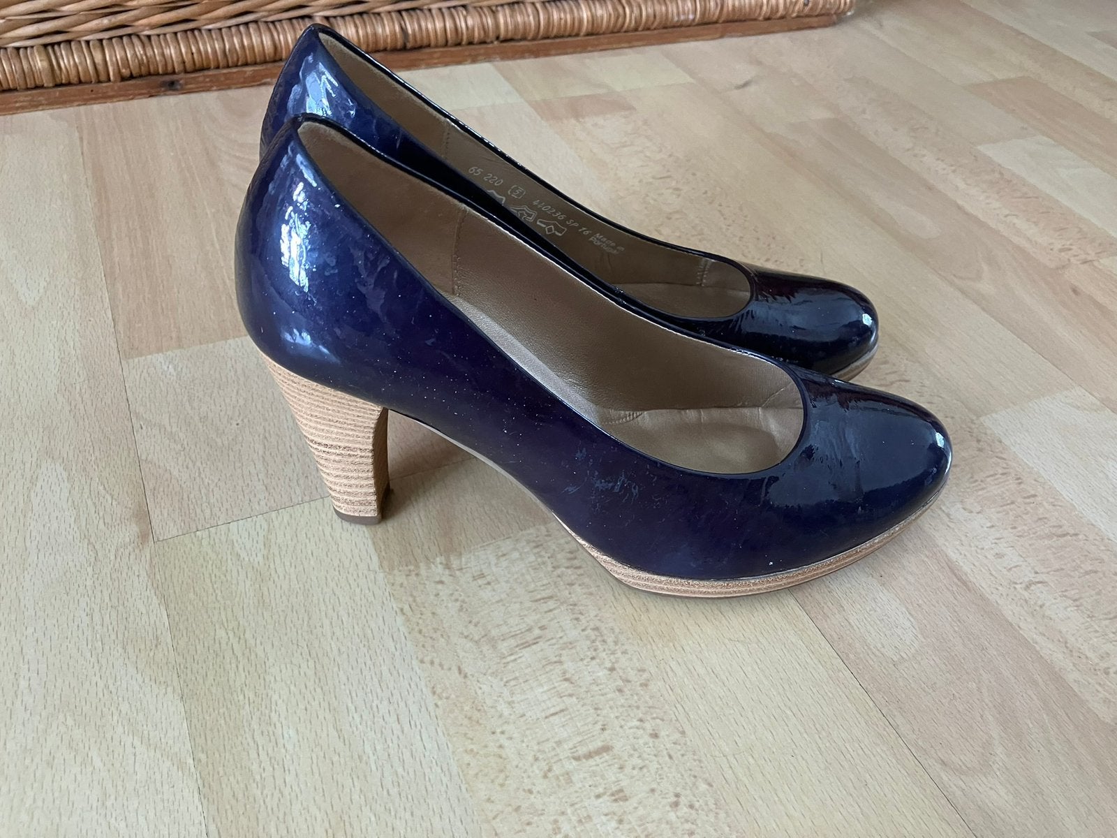 Gabor elegante donkerblauwe lakleren pumps mt 38 zgan, Pumps, Blauw, Ophalen of Verzenden, Zo goed als nieuw