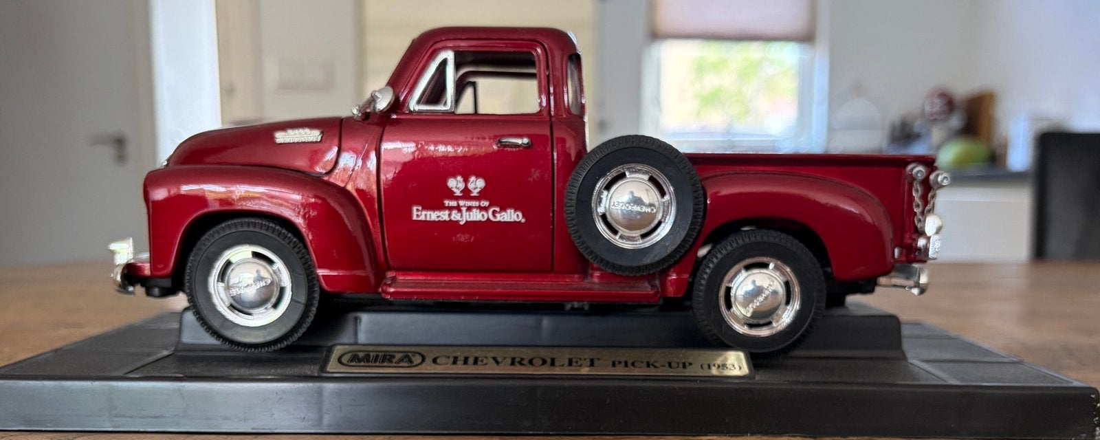 Rood schaalmodel chevrolet pick-up, Ophalen, Zo goed als nieuw, Auto, Overige merken