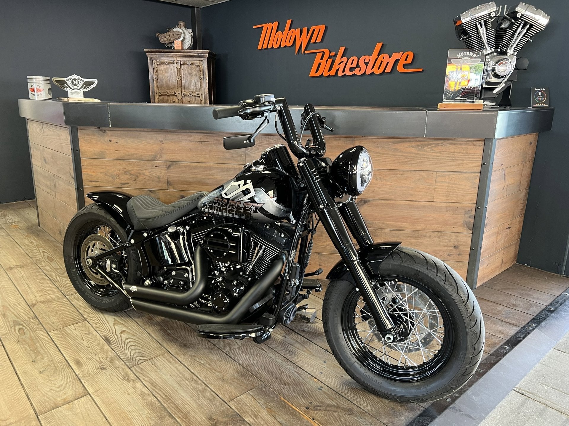 Harley Davidson FLS Softail Custom Special Paint Custom Rear, Motoren, Motoren | Harley-Davidson, 3700 W Juneau Ave
53208  Milwaukee, US