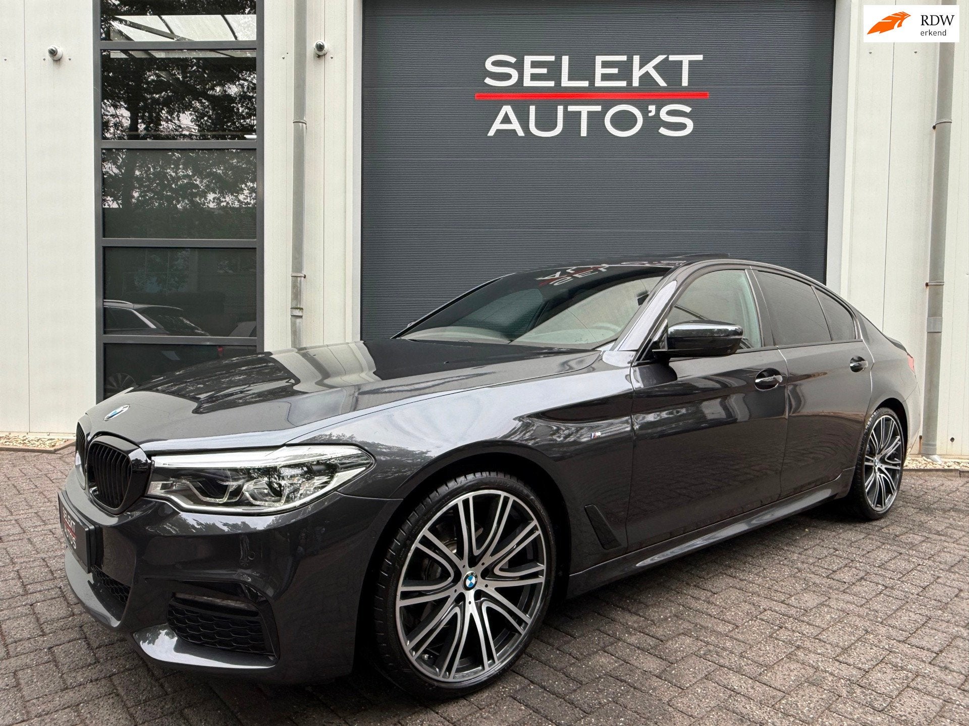 BMW 5-serie 520i High Executive Edition M-Sport NAP Schuifda, Automaat, Achterwielaandrijving, Gebruikt, Euro 6