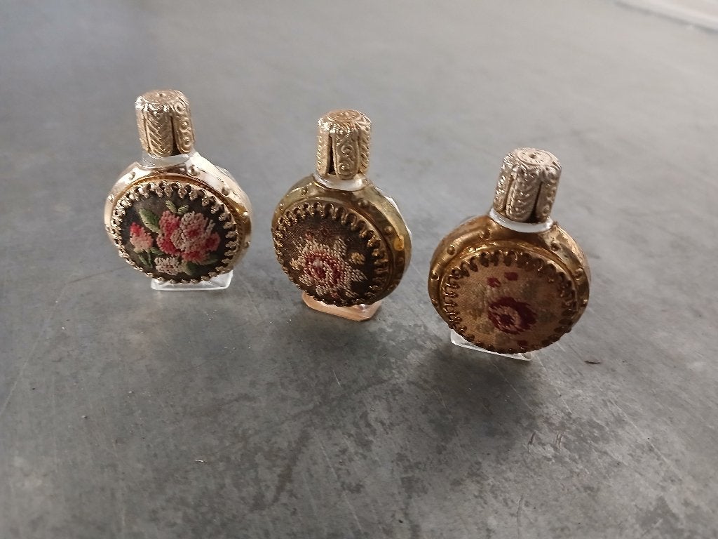 3 vintage parfumflesjes petit point, Antiek en Kunst, Ophalen of Verzenden