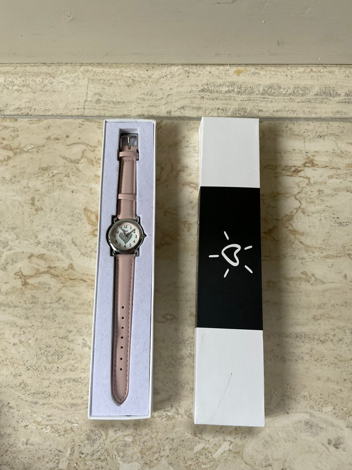 Kinderhorloge, Sieraden, Tassen en Uiterlijk, Ophalen of Verzenden, Zo goed als nieuw, Rood, Jongen of Meisje