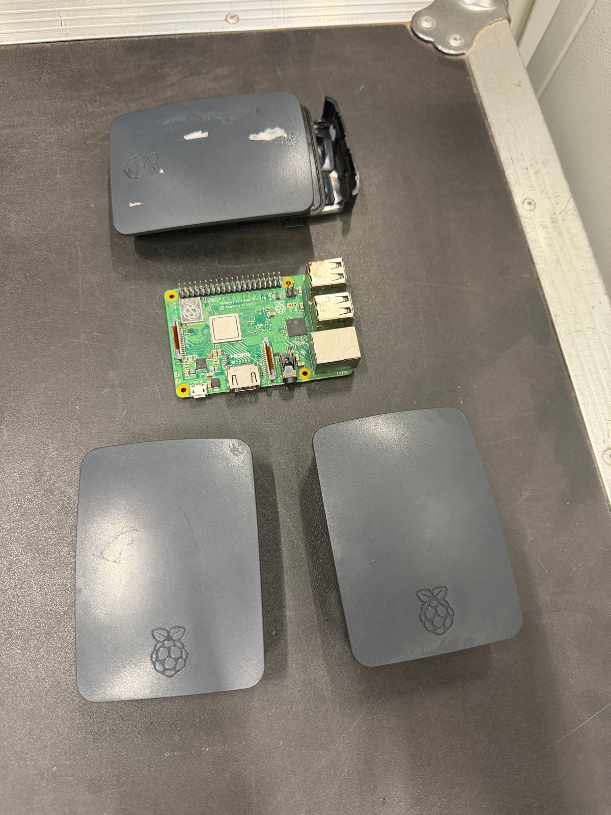 Raspberry Pi 3 Model B+ met behuizing, Computers en Software, Overige Computers en Software, Ophalen of Verzenden, Gebruikt