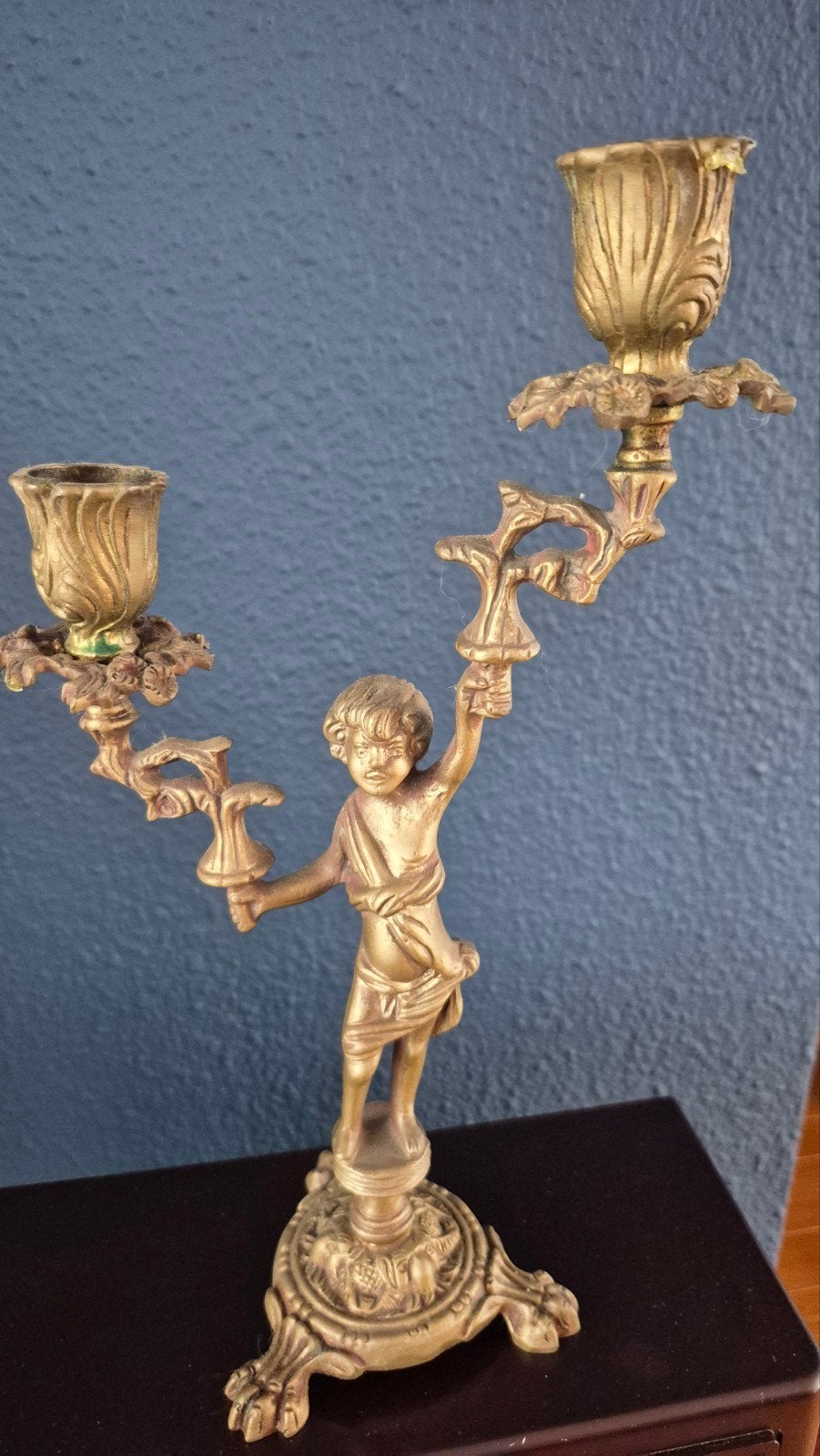 Antieke 2-armige kandelaar met putto figuur, Antiek en Kunst, Antiek | Kandelaars, Ophalen of Verzenden, Koper of Brons