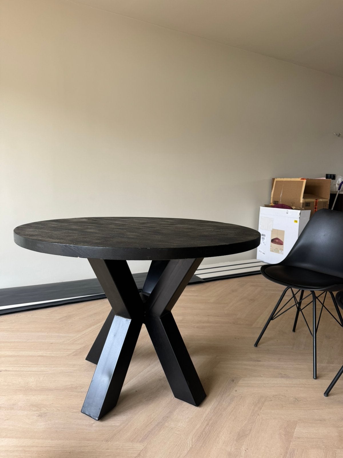 Eettafel rond zwart, Ophalen, Gebruikt, Vier personen, 100 tot 150 cm