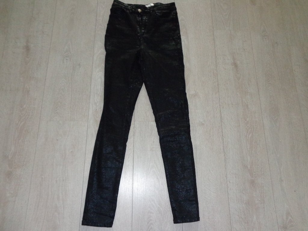 zwarte coated damesbroek van Vila, maat XS, Kleding | Dames, Broeken en Pantalons, Zwart, Ophalen of Verzenden, Zo goed als nieuw