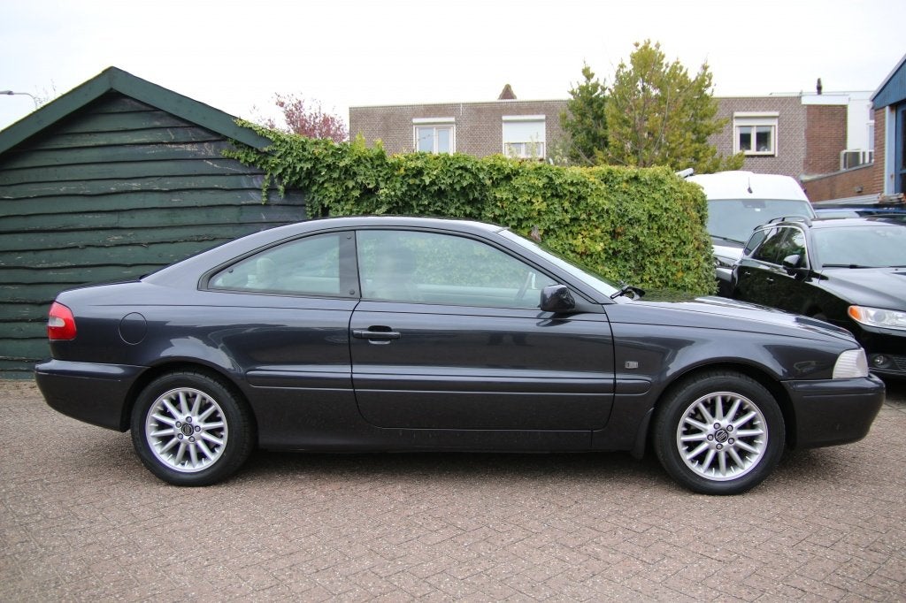 Volvo C70 Coupé 2.5 T Exclusive | Unieke km-stand, Auto's, Oldtimers, Automaat, 4 stoelen, Leder, 2435 cc