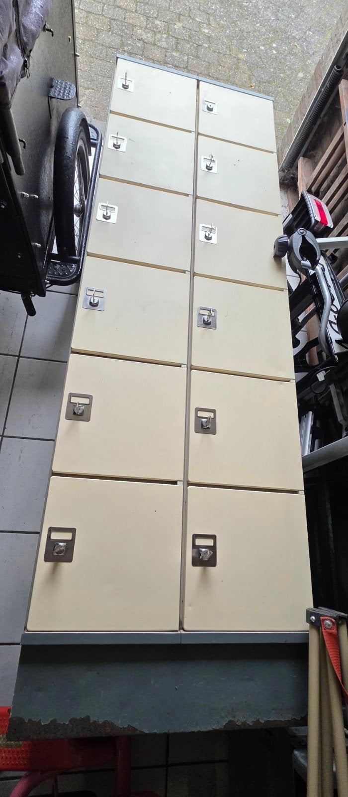 Vintage metalen kluisjeskast - 12 vakken, Ophalen, Gebruikt, Industrieel, Vintage, Retro