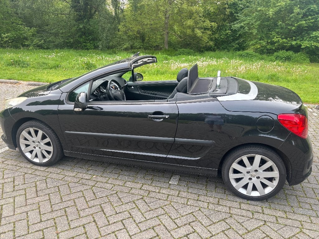 Peugeot 207 1.6 16V CC met CarPlay, lederen, Nieuwe ketting., Auto's, Voorwielaandrijving, 15 km/l, Zwart, 4 cilinders
