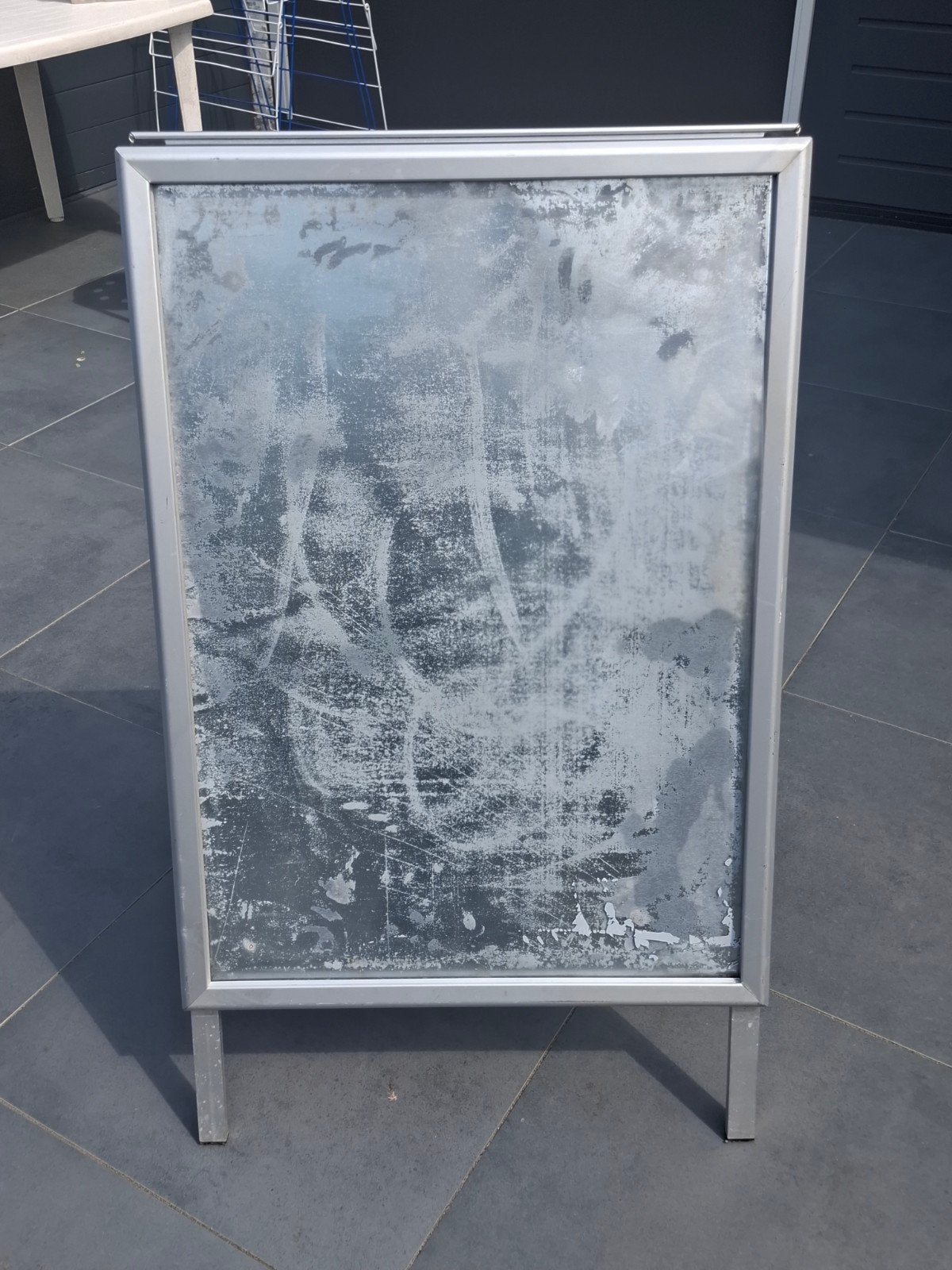 Dubbelzijdig stoepbord / reclamebord – Aluminium frame, Verzamelen, Ophalen, Gebruikt, Reclamebord