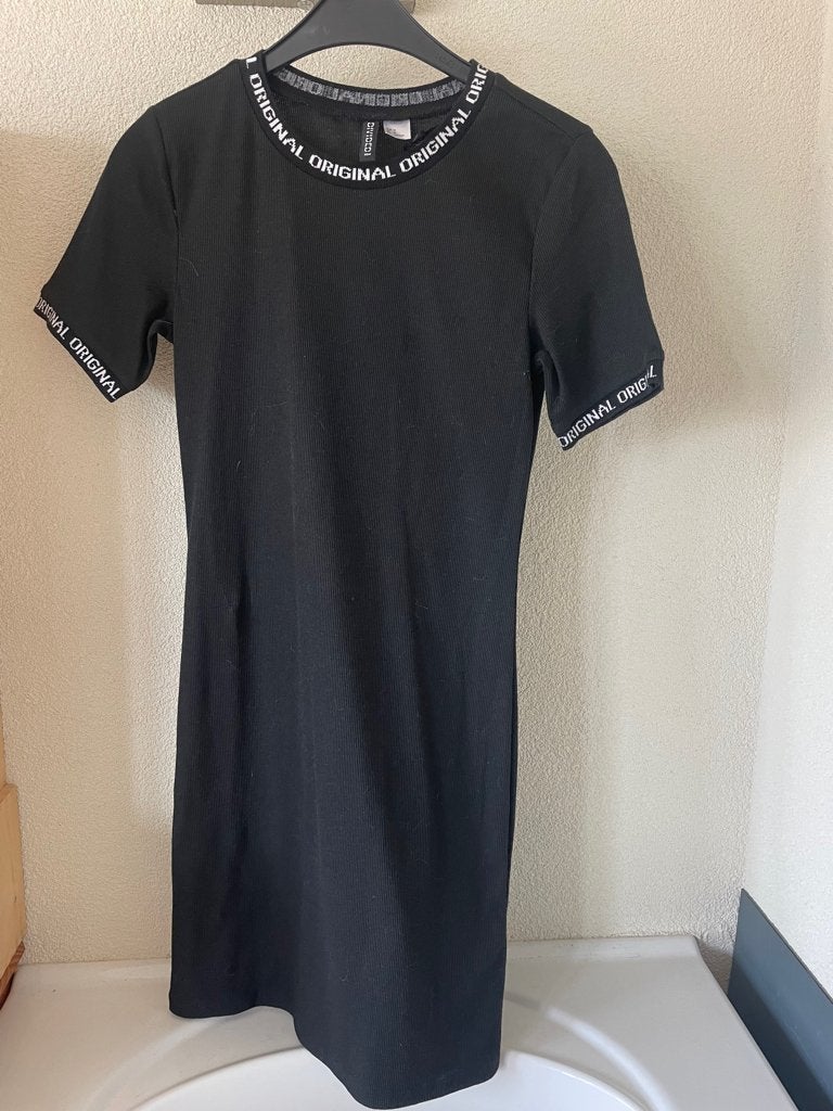 Original Diveded ( H&M) jurkje maat M, Zwart, Zo goed als nieuw, Onder de knie, Ophalen
