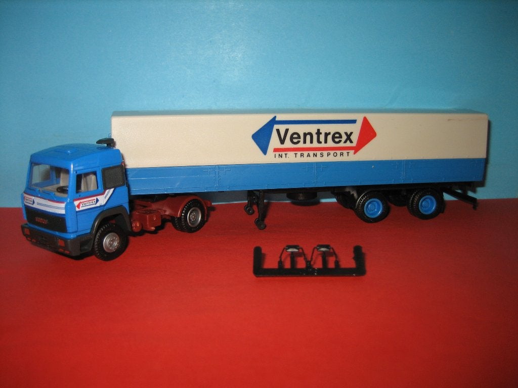 Ventrex  Venlo  NL   IVECO met oplegger  Herpa, Ophalen of Verzenden, Zo goed als nieuw, Bus of Vrachtwagen, Herpa