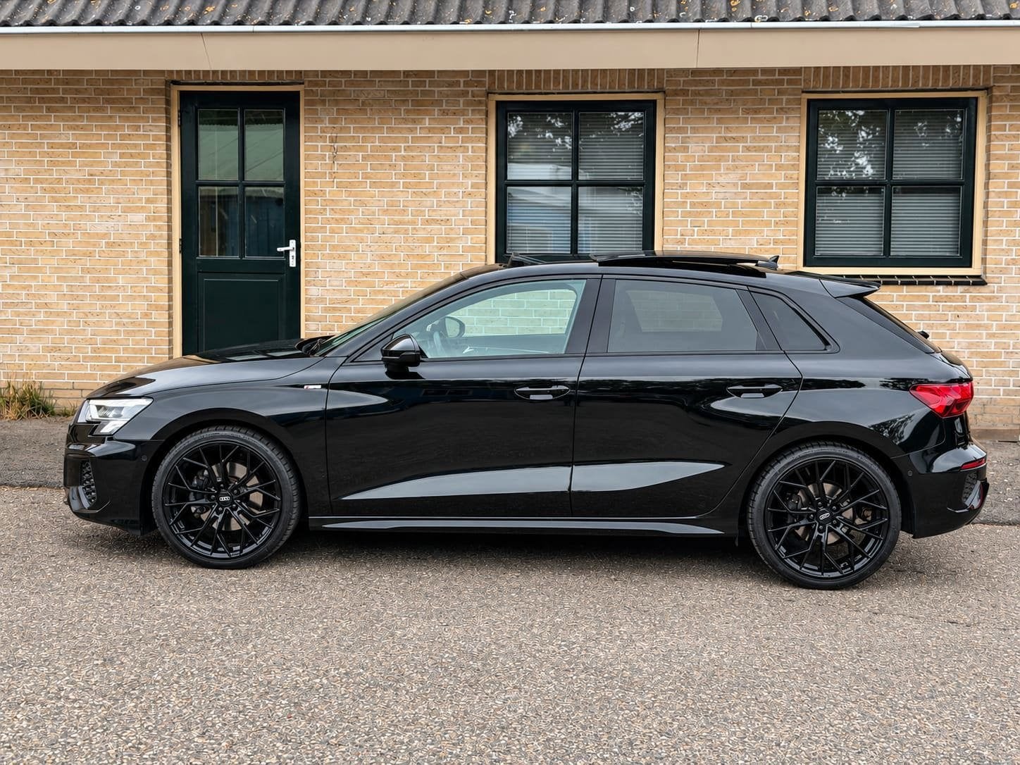 Audi A3 Sportback 35 TFSI S- Line | PANO | MATRIX |KEYLESS, 4 cilinders, 150 pk, Zwart, Bedrijf