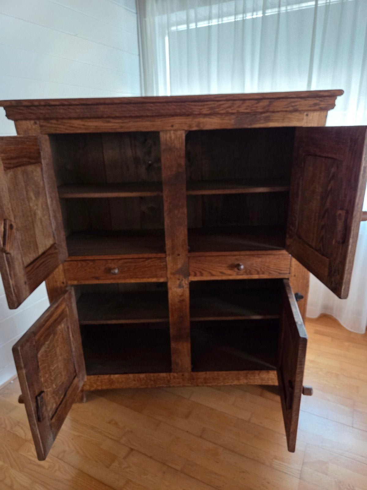 Te koop: vintage handmade eikenhouten  kast:, Huis en Inrichting, Kasten | Secretaires, Ophalen, Zo goed als nieuw