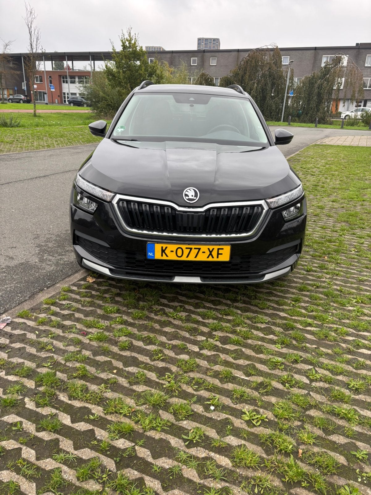 Skoda Kamiq 1.0 TSI 110pk 2021 Zwart, Auto's, Stof, Zwart, Origineel Nederlands, 1200 kg