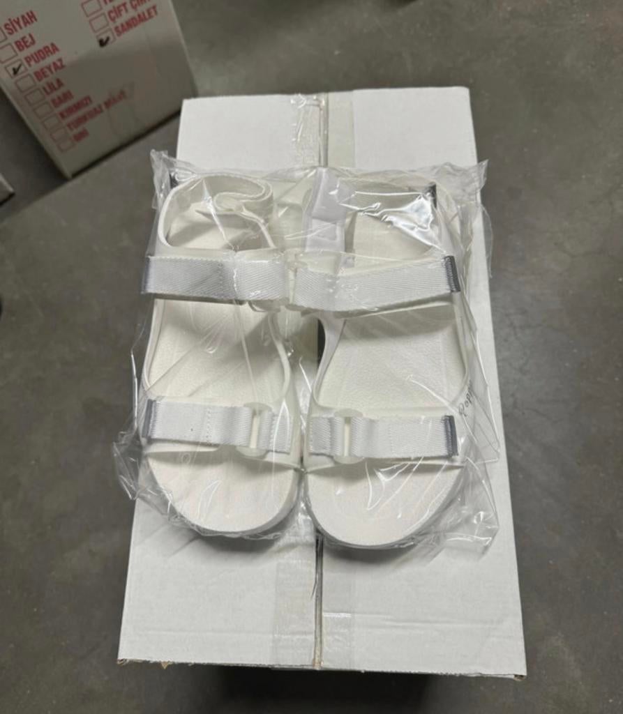 Sandalen, Slippers €5, Ophalen of Verzenden, Zo goed als nieuw