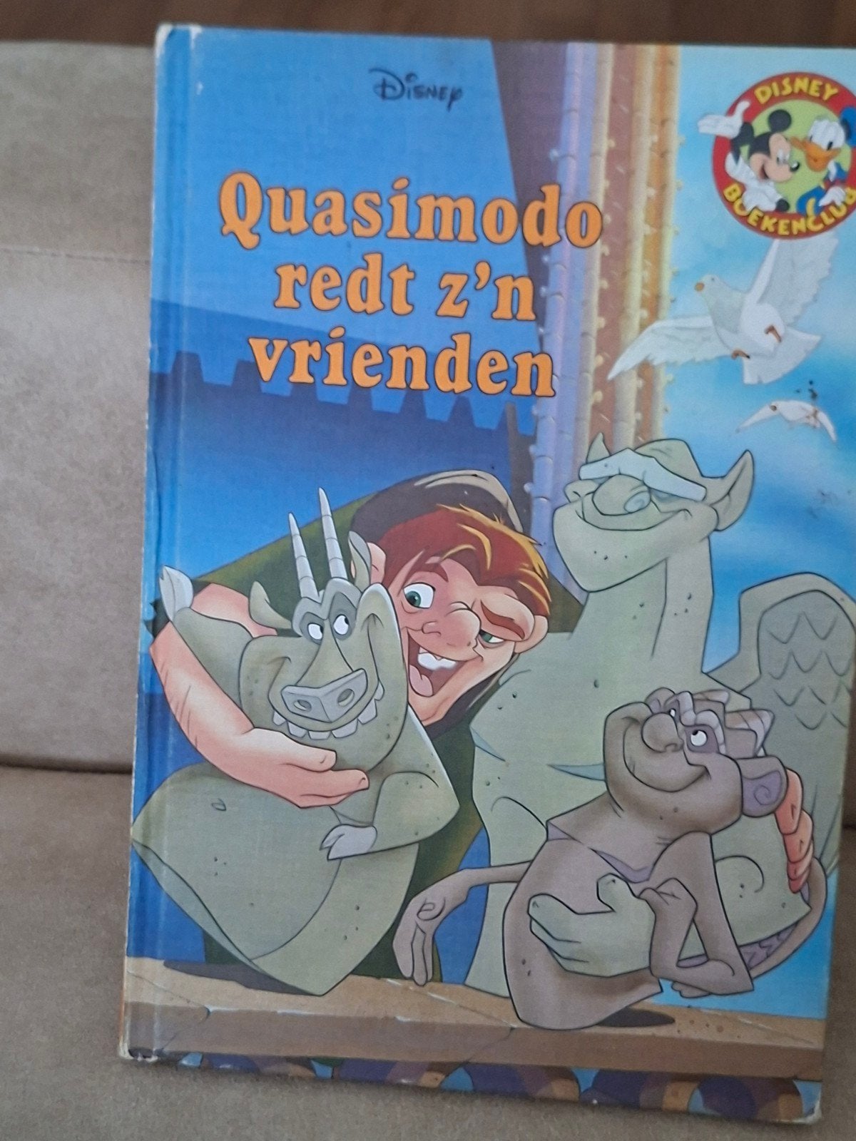 Disney: Quasimodo redt z'n vrienden - Disney Boekenclub, Ophalen of Verzenden, Gelezen, Disney, Fictie algemeen