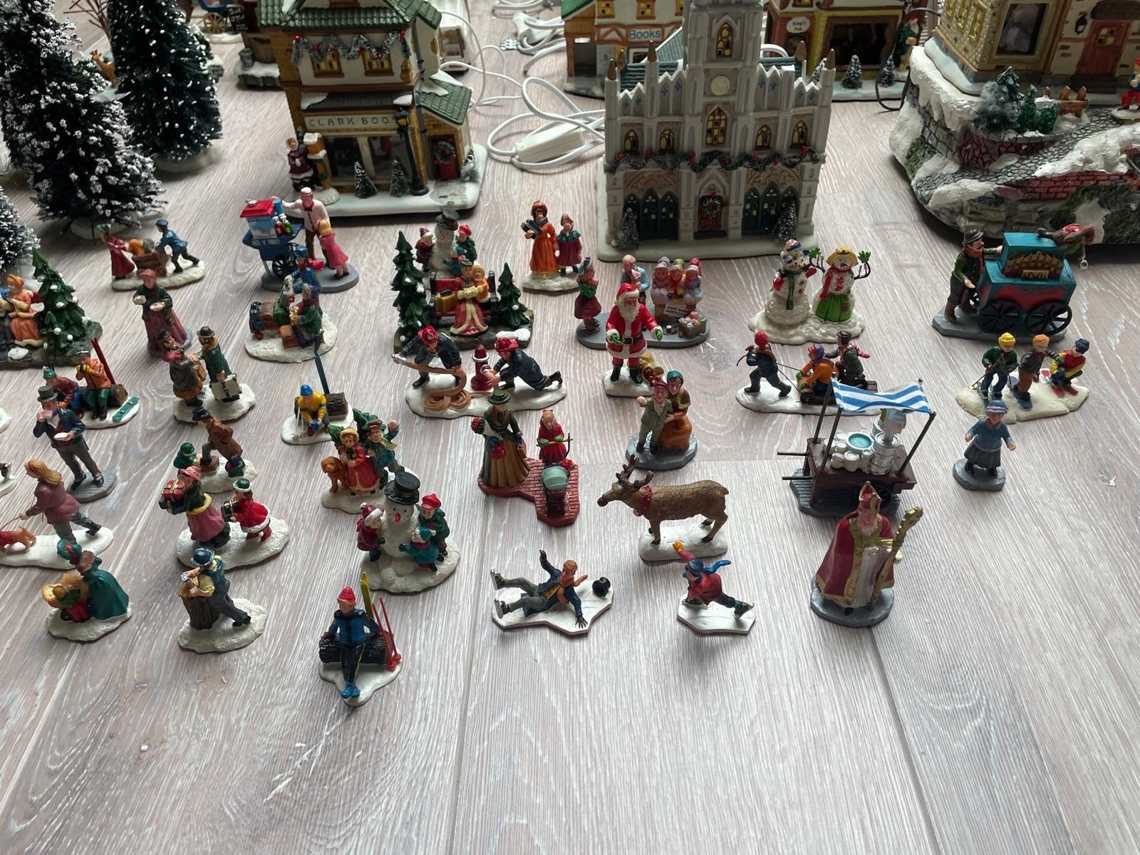 Uitgebreid kerstdorp met verlichte kersthuisjes en accessoir, Ophalen of Verzenden