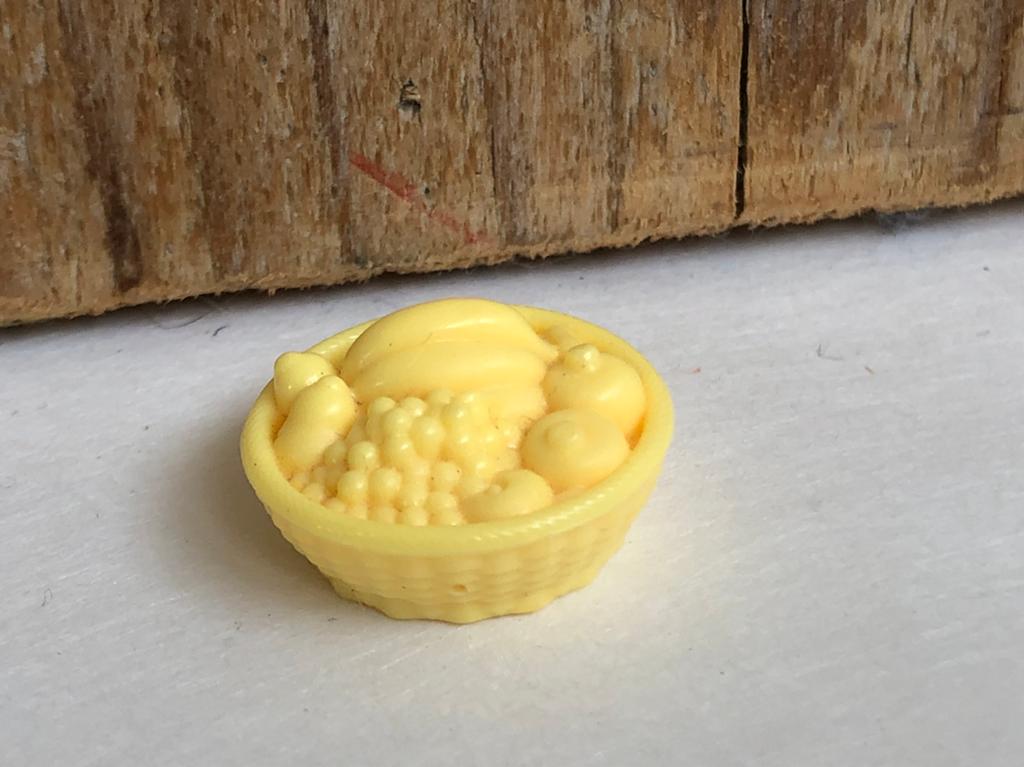 Geel vintage Barbie fruitschaal voor keuken, Ophalen of Verzenden, Zo goed als nieuw, Toebehoren