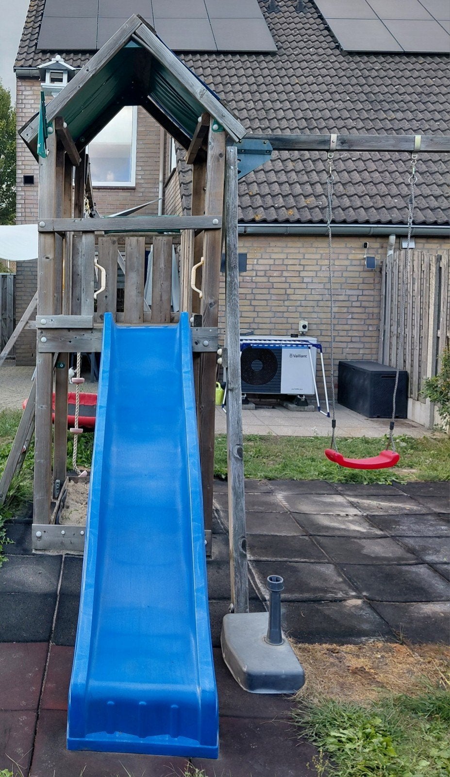 Speelhuis met glijbaan, zandbak, 2 schommels, Ophalen, Gebruikt, Schommel