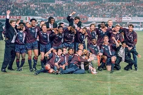 Org kleurenfoto 30x20 cm Ajax spelers+Europa Cup-1 24-5-'95, Verzenden, Nieuw, Ajax, Poster, Plaatje of Sticker