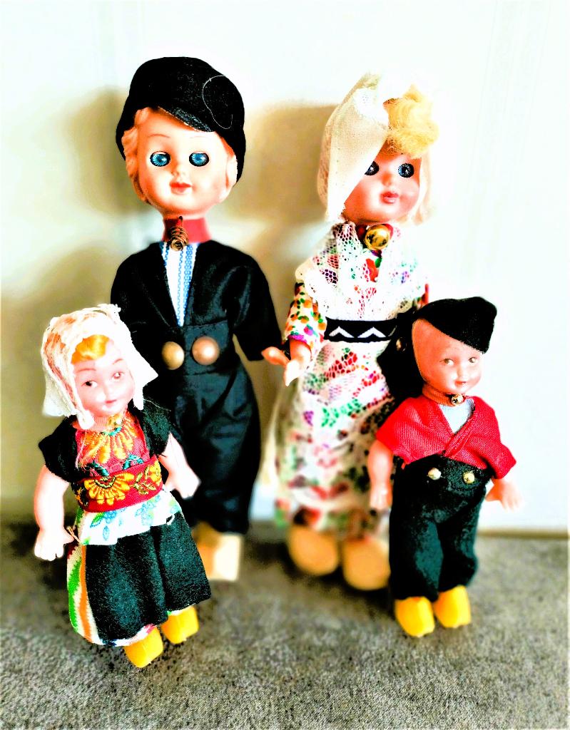 Klederdracht poppetjes Volendams gezin, Ophalen of Verzenden, Zo goed als nieuw