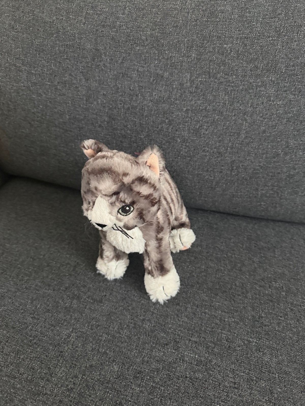 Schattige Grijze Gestreept Kat Knuffel - Zo goed als nieuw, Kinderen en Baby's, Speelgoed | Knuffels en Pluche, Grijs, Ophalen of Verzenden