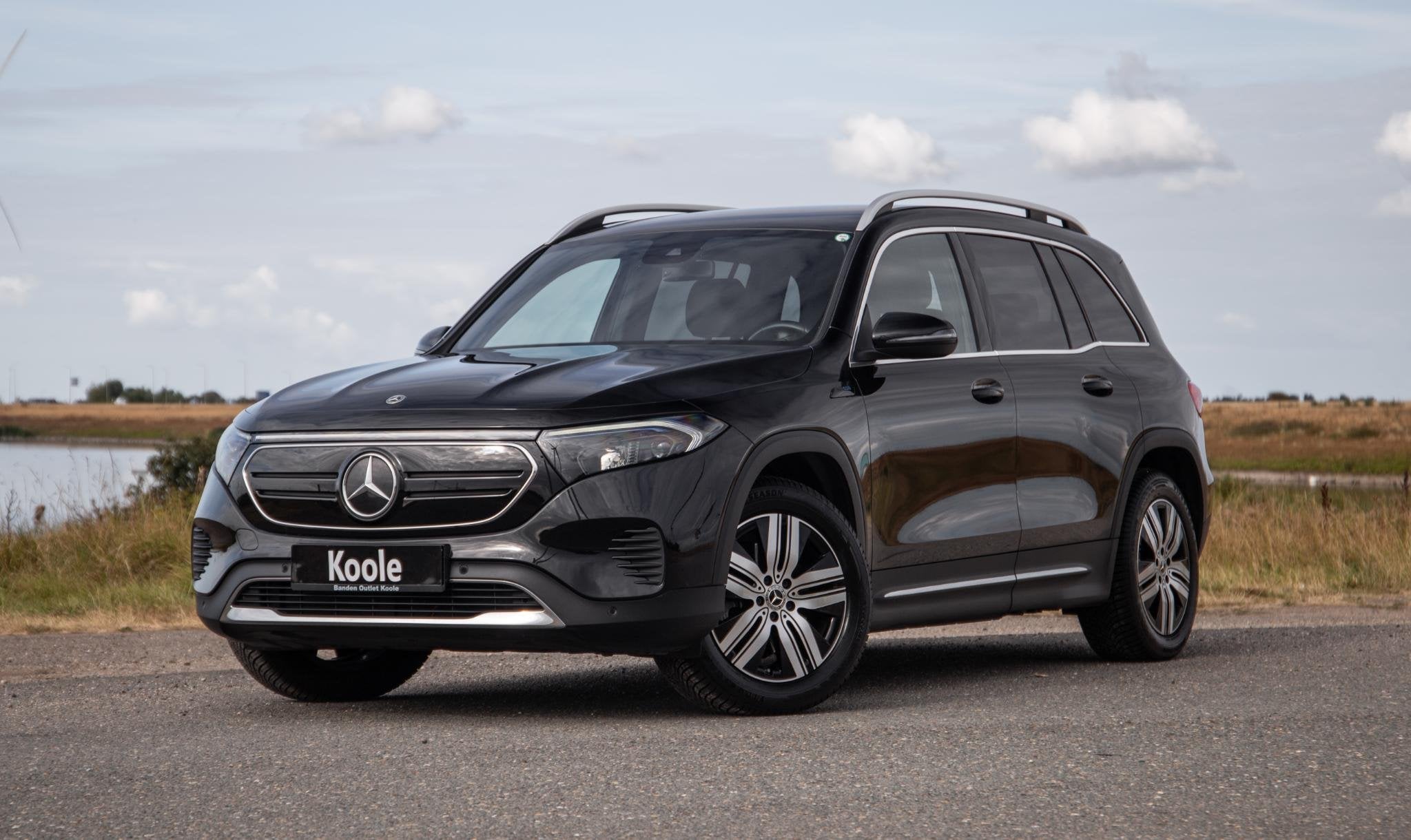 Mercedes-Benz EQB 300 4MATIC AMG Line 67 kWh CARPLAY / CAMER, Auto's, Automaat, Gebruikt, Zwart, 67 kWh