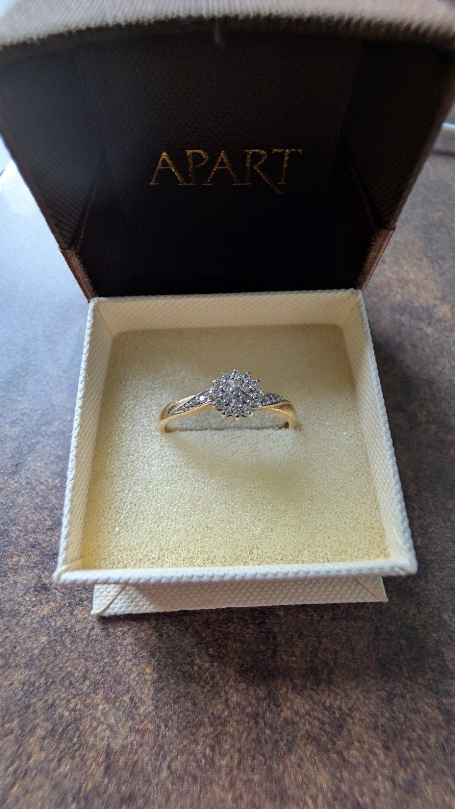 APART 14k gouden ring - 23 diamanten 0,13 ct + certificaat, Ophalen, Zo goed als nieuw, 17 tot 18, Met edelsteen