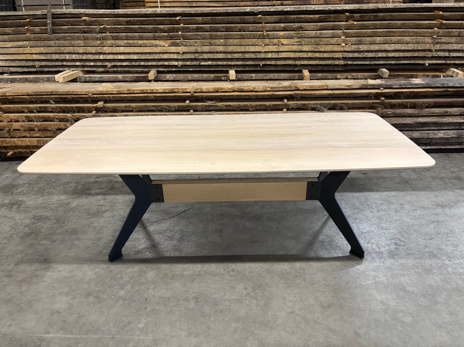 Nieuwe Bert Plantagie eettafel Bixx 240x110x77cm bootsvorm, 100 tot 150 cm, Eikenhout, Ophalen of Verzenden, Vijf personen of meer