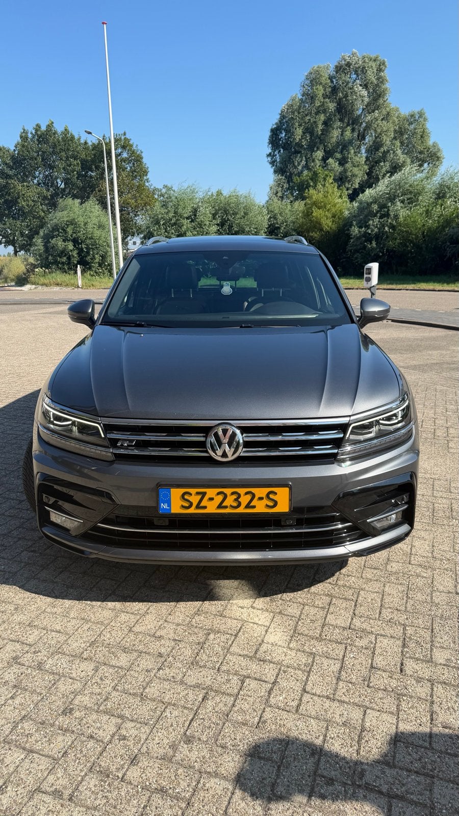 Volkswagen Tiguan R-Line DSG | Panoramadak | Virtual Cockpit, Auto's, Automaat, Stof, 4 cilinders, 2000 kg