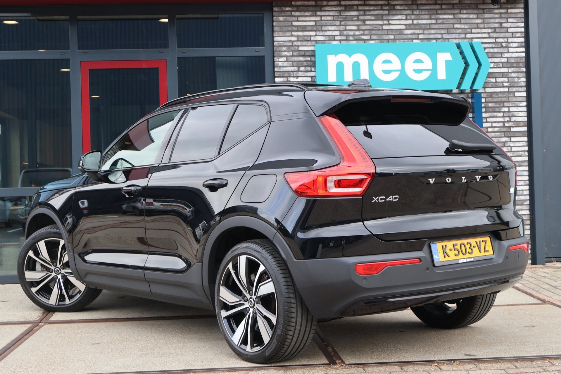 Volvo XC40 Recharge P8 AWD R-Design l SOH 94% l PANO l H/K l, Auto's, Volvo, 1300 min, Gebruikt, Zwart, Origineel Nederlands