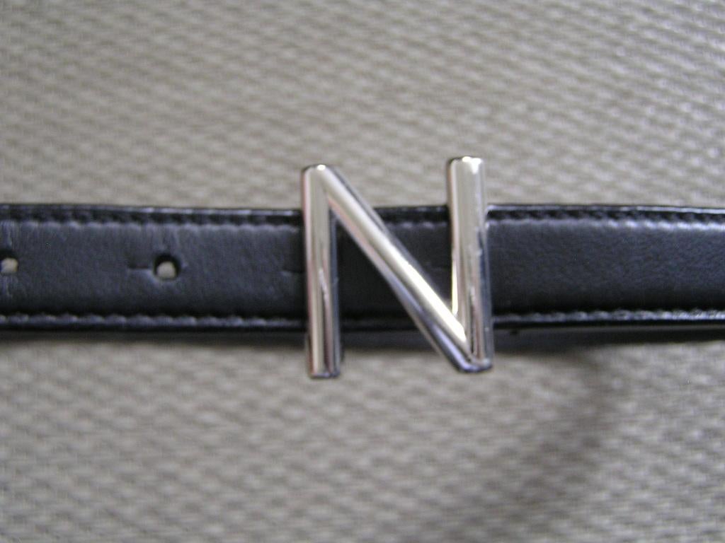 Donker blauwe riem met Nikkie logo., Minder dan 3 cm, Nieuw, Tailleriem, Ophalen of Verzenden