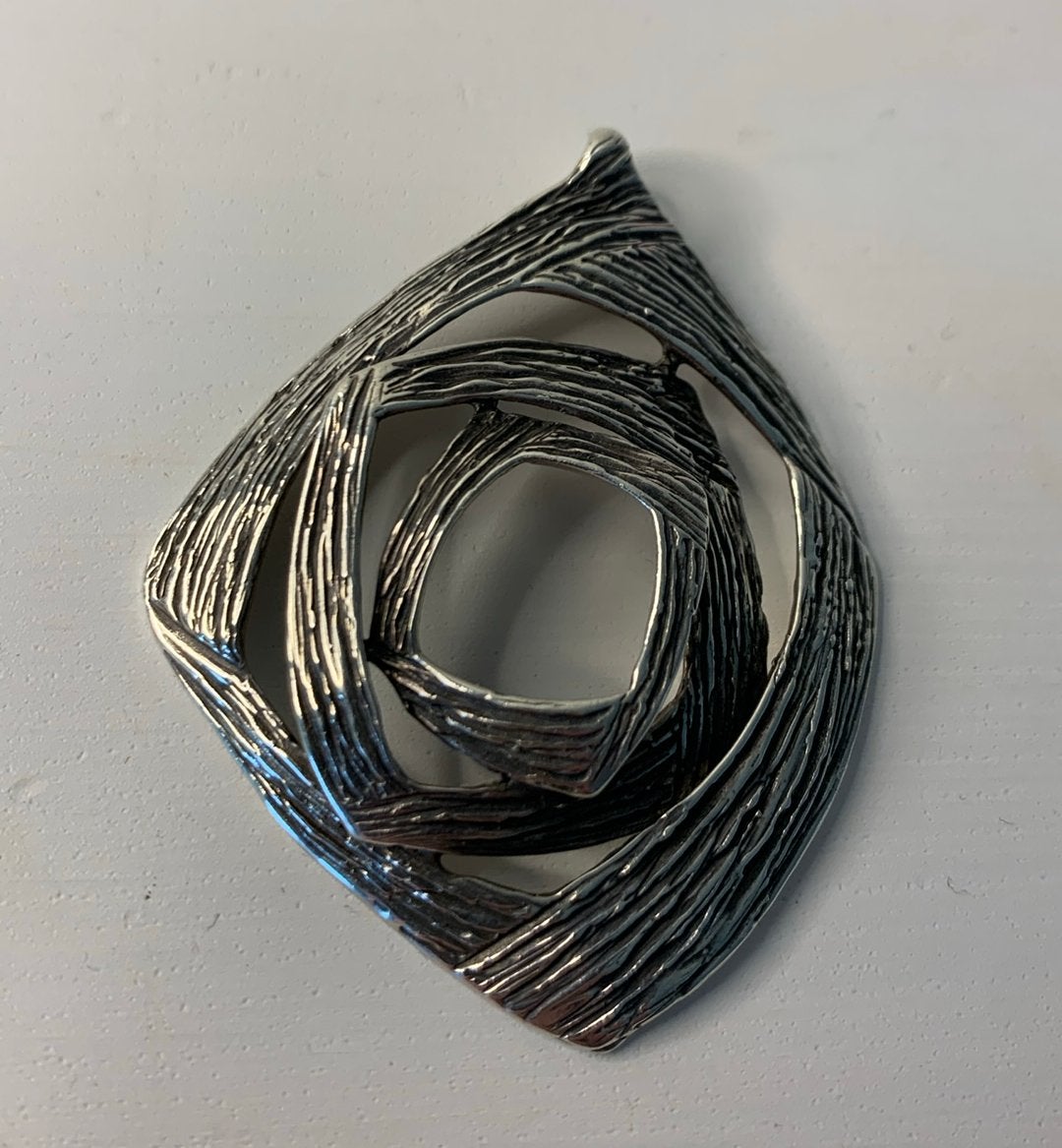 Design zilveren ketting hanger gemerkt HG en 925, Gebruikt, Overige voorstellingen, Verzenden, Zilver