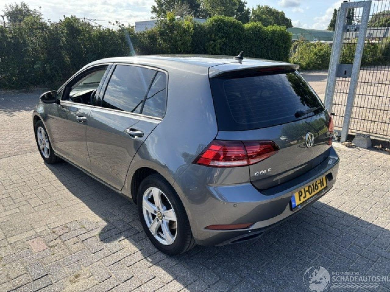 Volkswagen Golf 1.0 TSI 5-drs Clima NAP (bj 2017), Auto diversen, Schadeauto's, Volkswagen, Volkswagen AG, Handgeschakeld, Kundenbetreuung@volkswagen.de