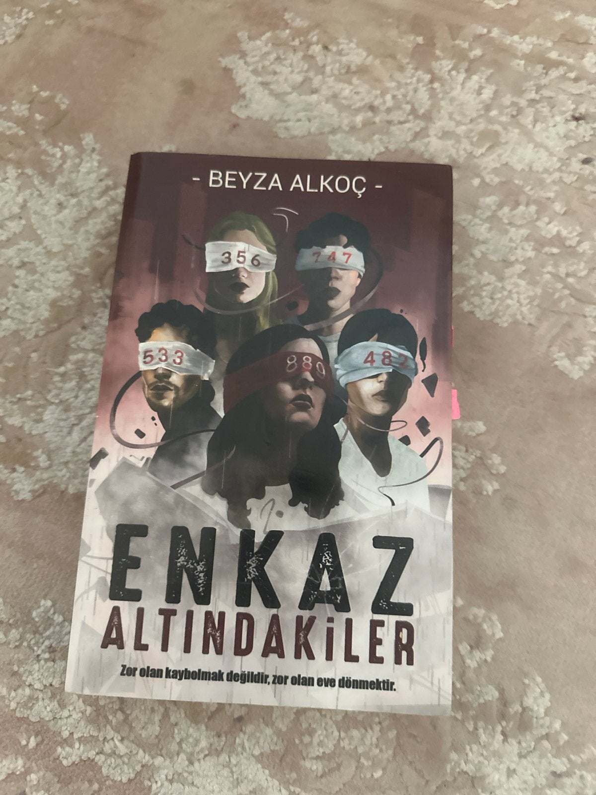 Enkaz Altındakiler - Beyza Alkoç turkse boek, Ophalen of Verzenden, Gelezen