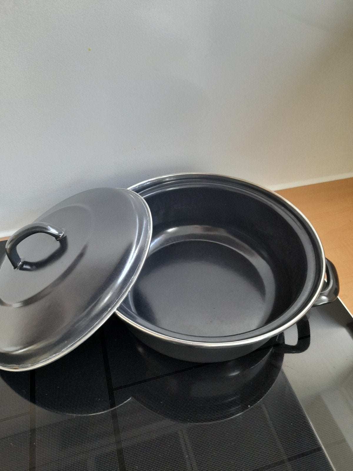 braadpan emaille met Deksel diameter 23.5 h12cm, Gebruikt, Braadpan, Ophalen of Verzenden, Met deksel
