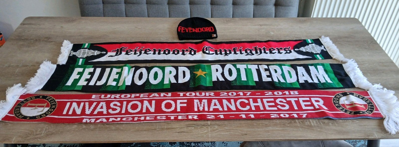 3 x Feyenoord Sjaal en 1 Muts voetbal club merchandise, Ophalen of Verzenden, Feyenoord, Vaantje of Sjaal