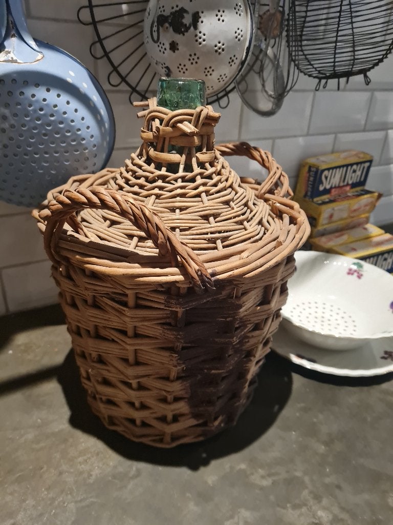 Antieke gistfles in rieten mand, Ophalen of Verzenden