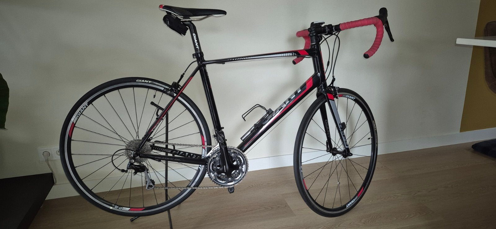 Giant Racefiets - 28 inch - Shimano 105 - Aluminium, Fietsen en Brommers, Fietsen | Racefietsen, Ophalen of Verzenden, Zo goed als nieuw