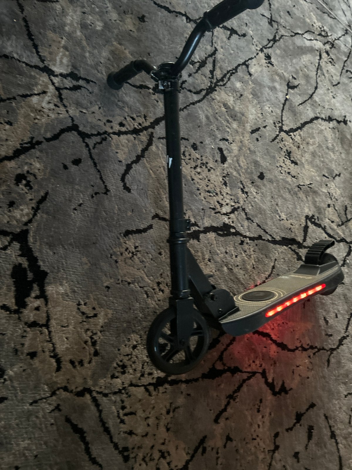 Zwarte Stuntstep met LED-verlichting - Gebruikt, Fietsen en Brommers, Steps, Gebruikt, Gewone step, Ophalen of Verzenden